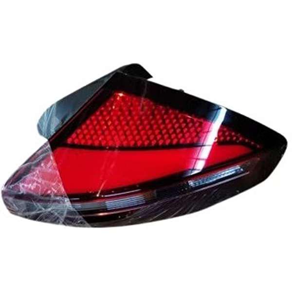 چراغ خطر عقب راست روی گلگیر x33کراس